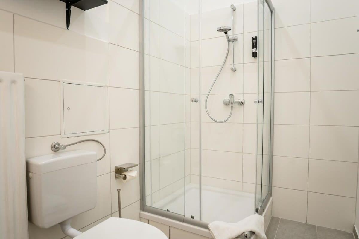 ברלין Spacious 3Br Plus Ac Self Check-In Street Parking מראה חיצוני תמונה